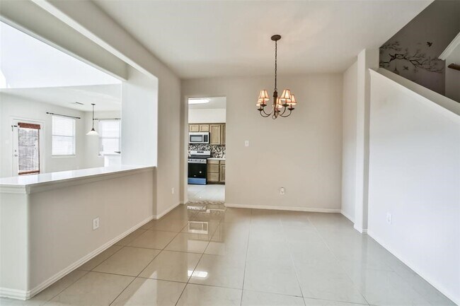 Building Photo - 911 Merlin Roost Ct
