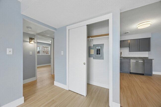 Building Photo - 244 Mt Vernon St