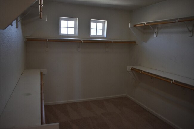 Building Photo - 11079 Malibu Ave