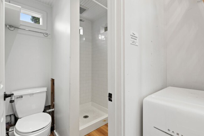 Building Photo - 5155