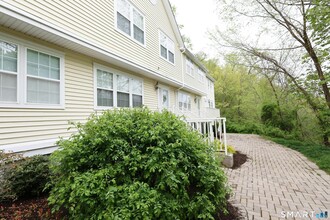 Building Photo - 633 Danbury Rd
