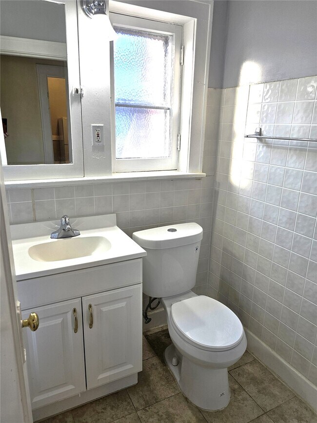 Building Photo - 4953 Holly Hills Ave