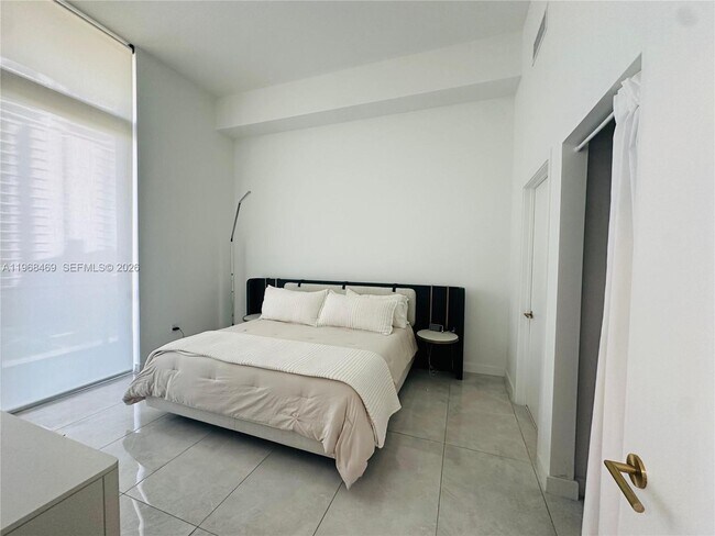 Building Photo - 2678 Tigertail Ave