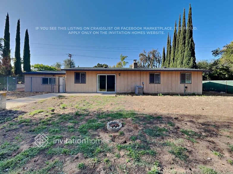 Building Photo - 2243 Avenida Del Diablo