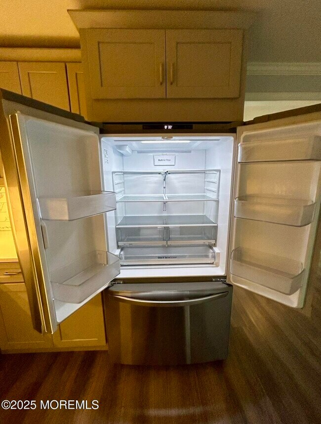 Building Photo - 330 Shore Dr