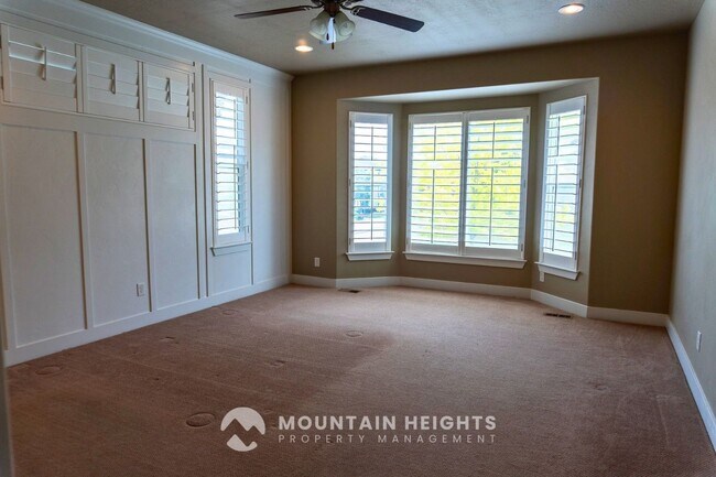 Building Photo - 3953 Sand Lake Dr
