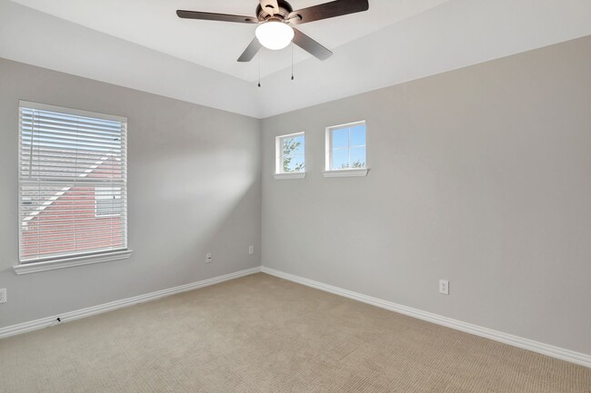 Building Photo - Stonebridge Ranch Beauty