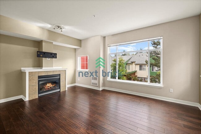 Building Photo - 3 Bed 2.5 Bath End Unit Townhome is Available for Rent!