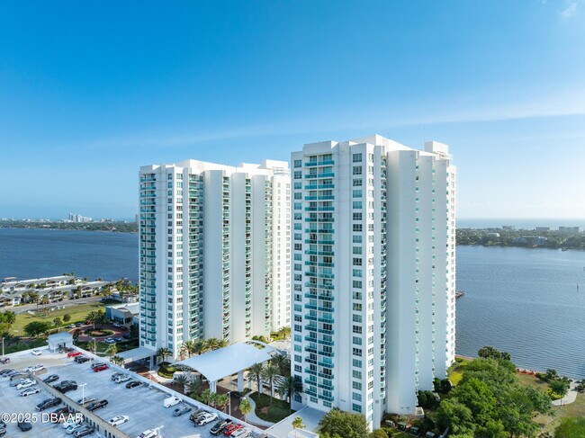 Building Photo - 231 Riverside Dr