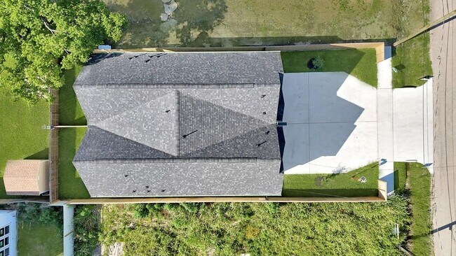 Building Photo - 6726 Dumble St