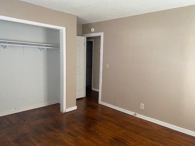 Building Photo - 1672 S Maple Ave