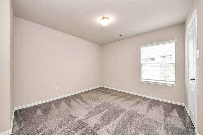 Building Photo - 21254 Lucknow Ln