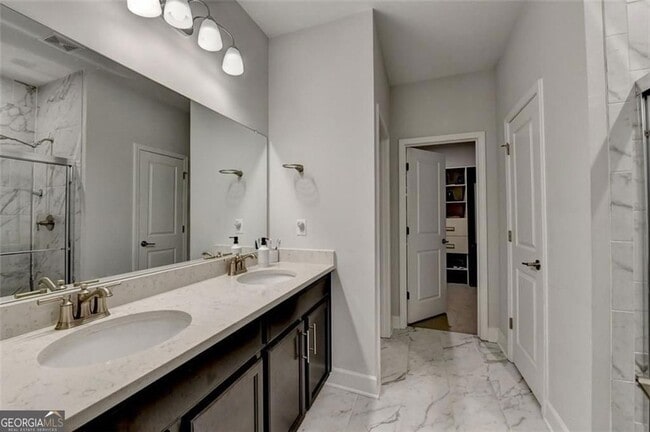 Building Photo - 811 Pineberry Ct