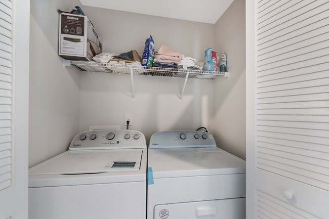 Building Photo - 6616 Pathfinder Wy