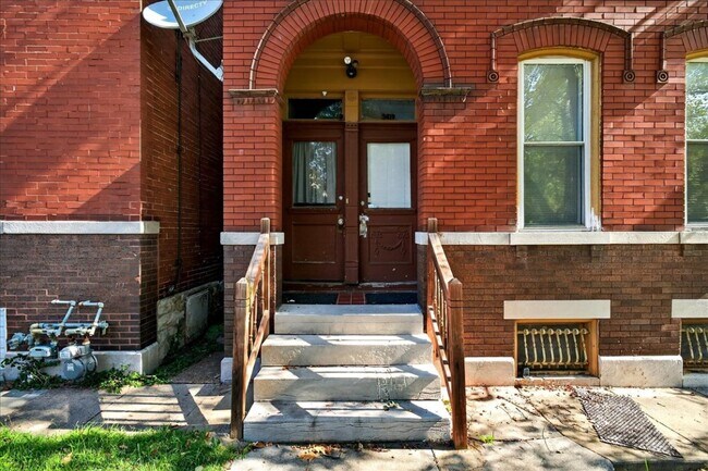 Building Photo - 3419 Montana St