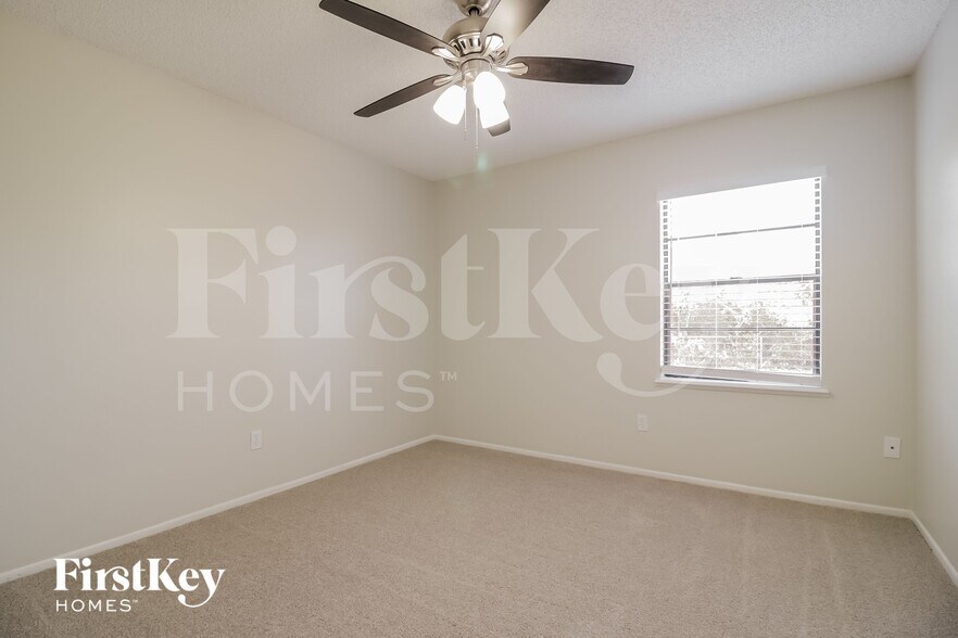 Building Photo - 2416 Lackland Dr
