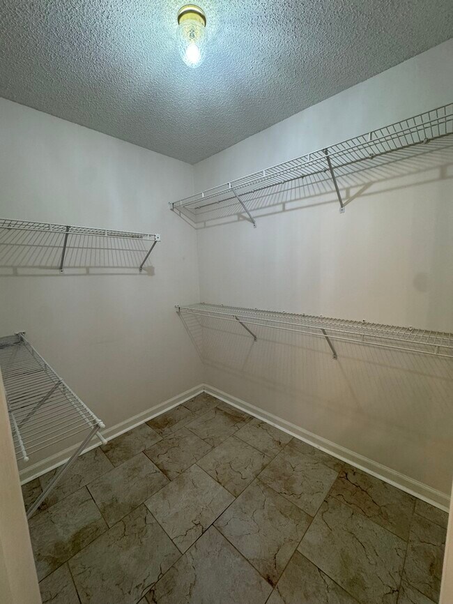 Building Photo - 1966 Abbott Cove