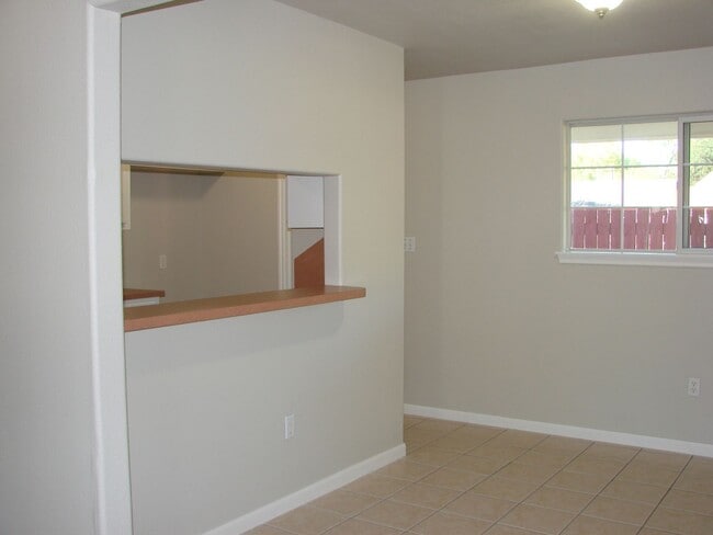 Building Photo - 815 Cravens St