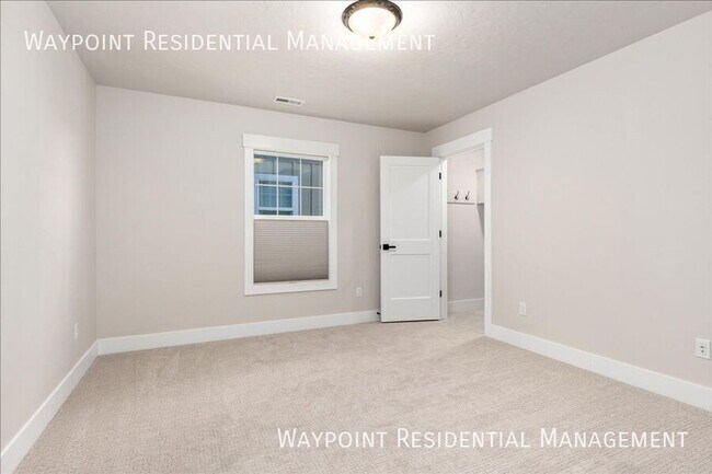 Building Photo - 1704 E Cutgrass Ln