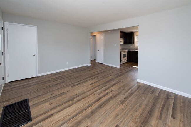 Building Photo - COVEDALE - 3+ bedroom brick cape cod  with one garage built in garage