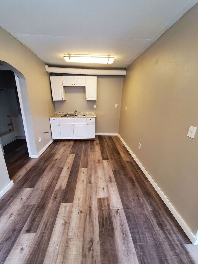 Interior Photo - 2214-2220 W Hopkins St. (8 Unit)