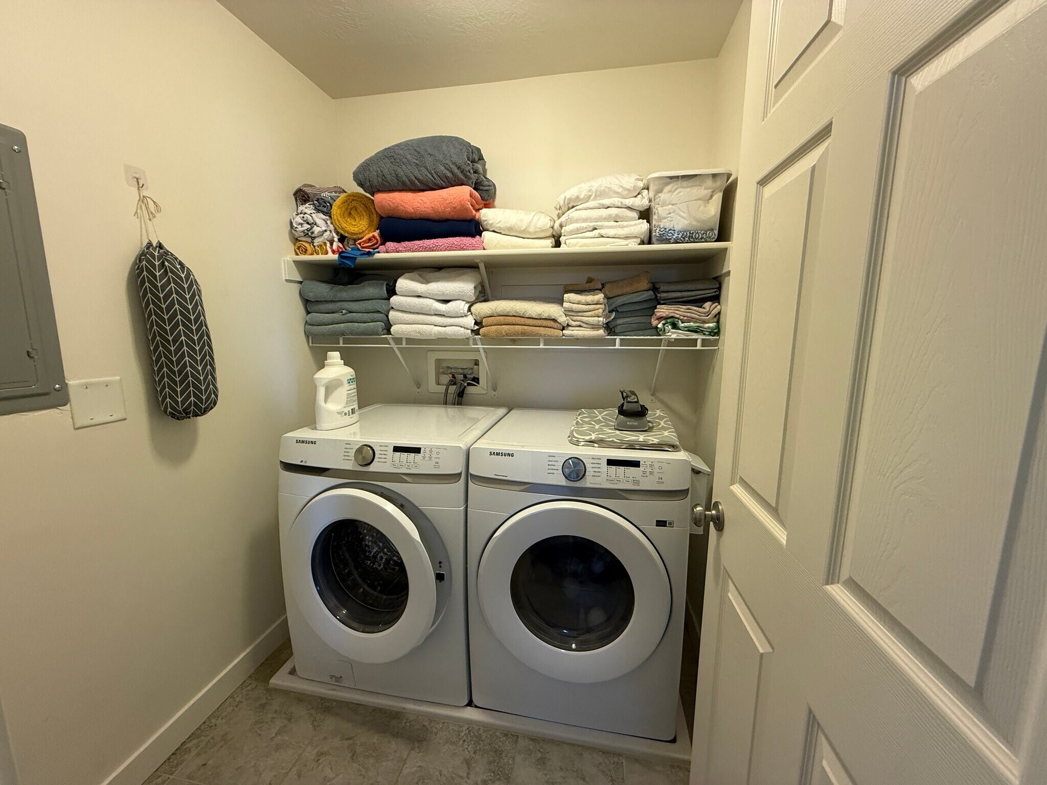 Building Photo - 885 W Edinburgh Dr