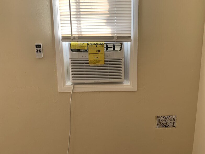 air conditioner - 801 W Glenoaks Blvd