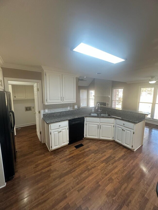 Building Photo - 212 Brooks Dr