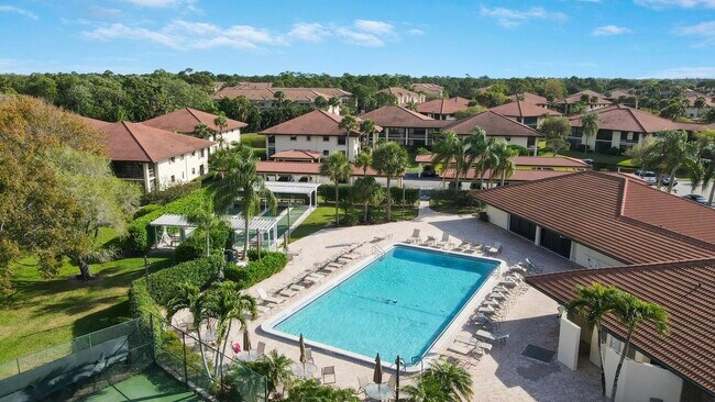 Building Photo - 540 SW South River Dr