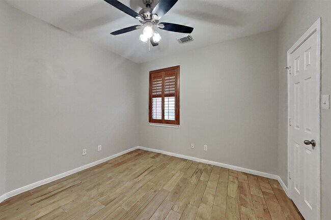 Building Photo - 20743 Oakhurst Park Dr