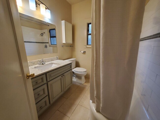 Building Photo - Top Floor Rockridge Two Bedroom Condo with...