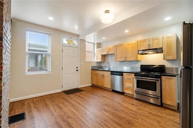 Building Photo - 414 Fisk St