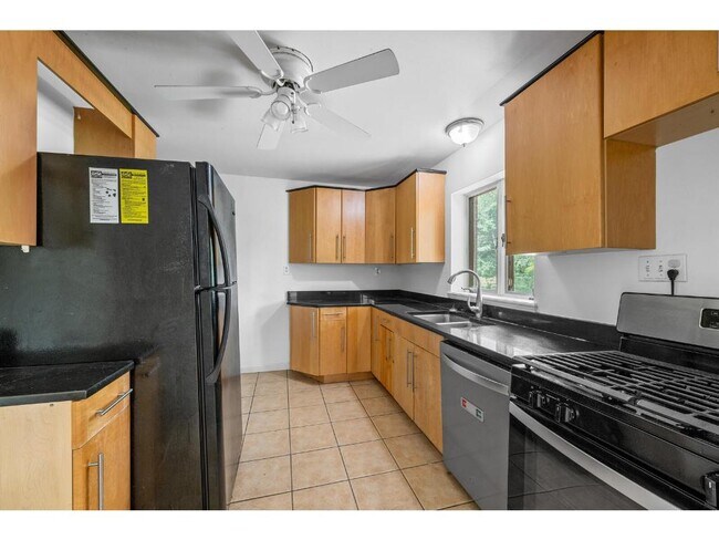 Building Photo - 718 Wenneker Dr