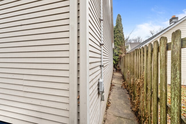 Building Photo - 511 Continental Blvd