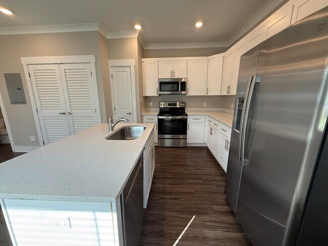 Building Photo - 202 Date Palm Ln
