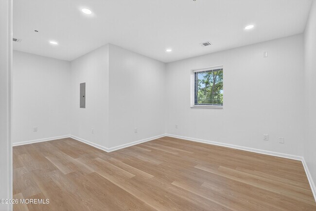 Building Photo - 253 Mantoloking Rd