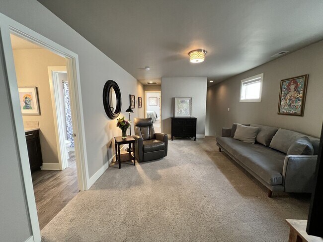 Building Photo - 3 bedroom 2.5 bath home in The Bridges, wi...