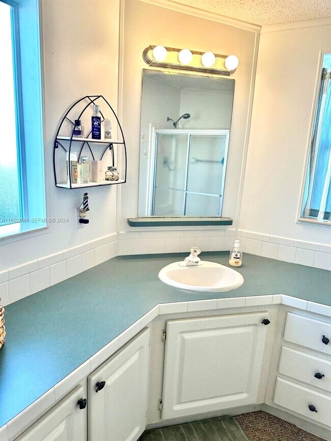 Building Photo - 72 Ocean Dr