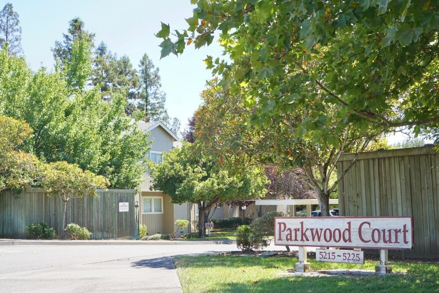 Building Photo - Parkwood Court Apartments