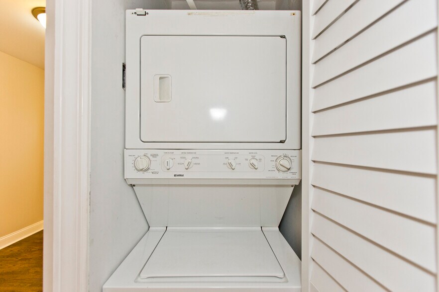 Building Photo - 4849 N Seeley Ave