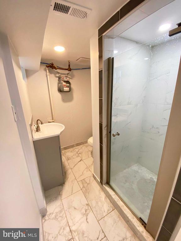 Building Photo - 6330 Leonard St