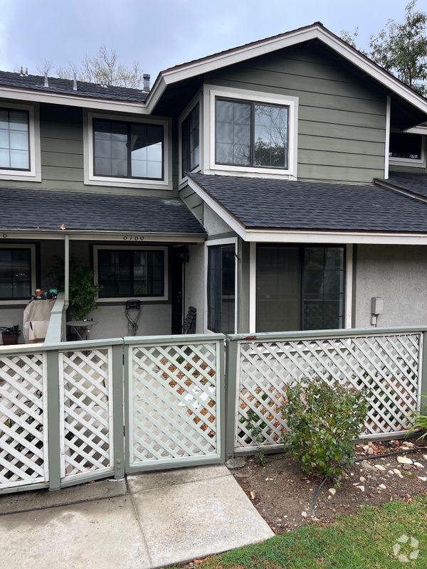 Building Photo - 8786 Knollwood Dr