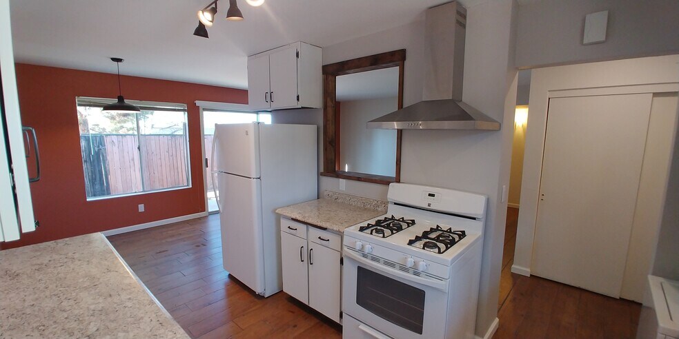 Building Photo - 4423 Plaza Vista