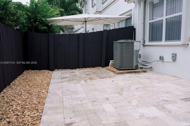 Building Photo - 8167 NW 108th Ct