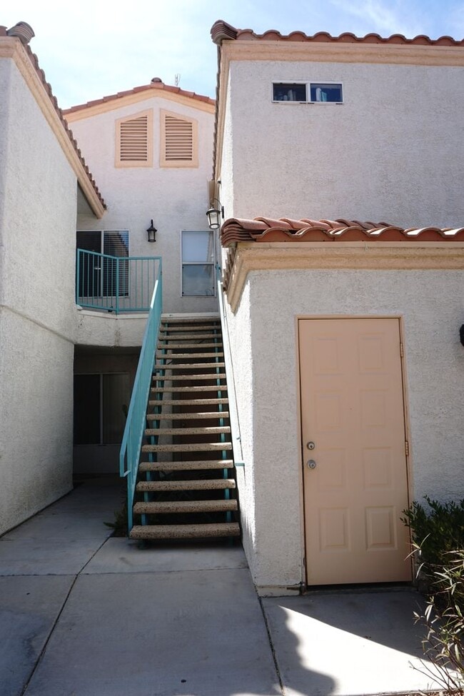 Primary Photo - NEWLY RENOVATED 3BD/2BA CONDO W/ 2 CAR GARAGE