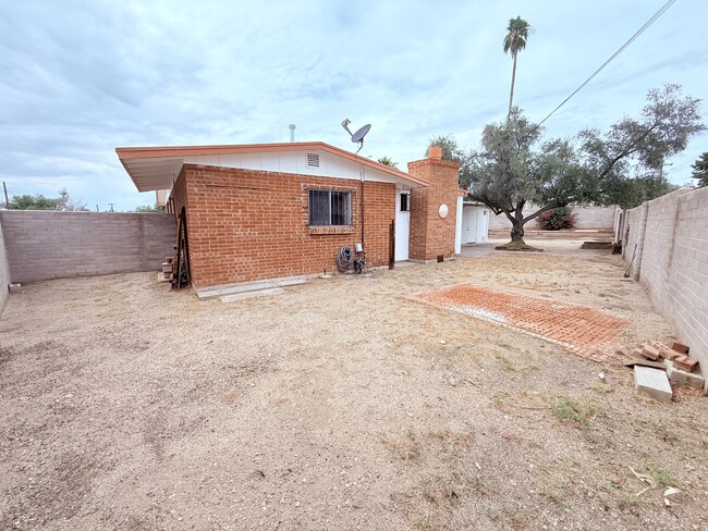Building Photo - 4834 N Los Altos Pl