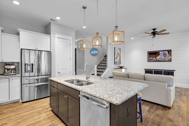 Building Photo - Beautiful custom home in Hampton Lake!