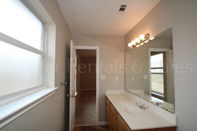 Building Photo - Cove Duplex