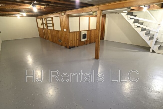 Building Photo - 9650 Cutler Dr