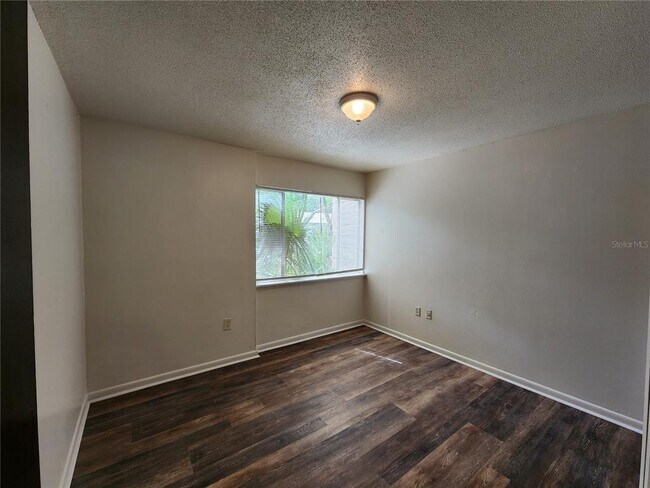 Building Photo - 300 NW 20th Ave